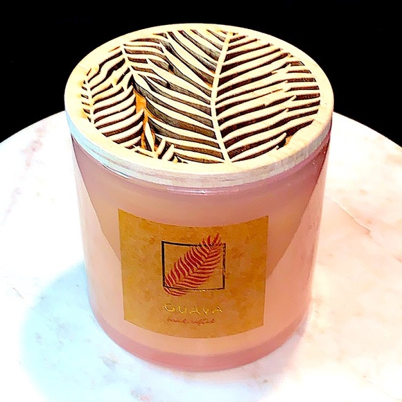 DW HOME CANDLE GUAVA 2 WICK RICHLY SCENTED NEW 21 oz HANDCRAFTED - Picture 4 of 7